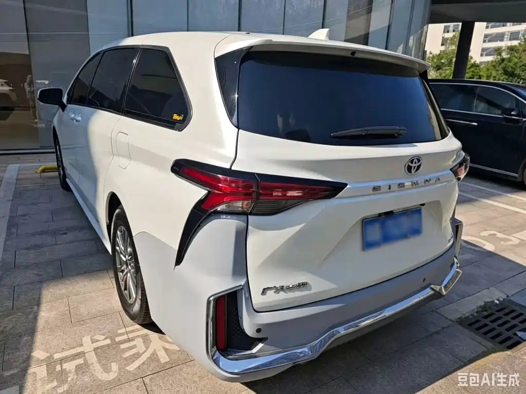 Toyota Sienna — фото 5