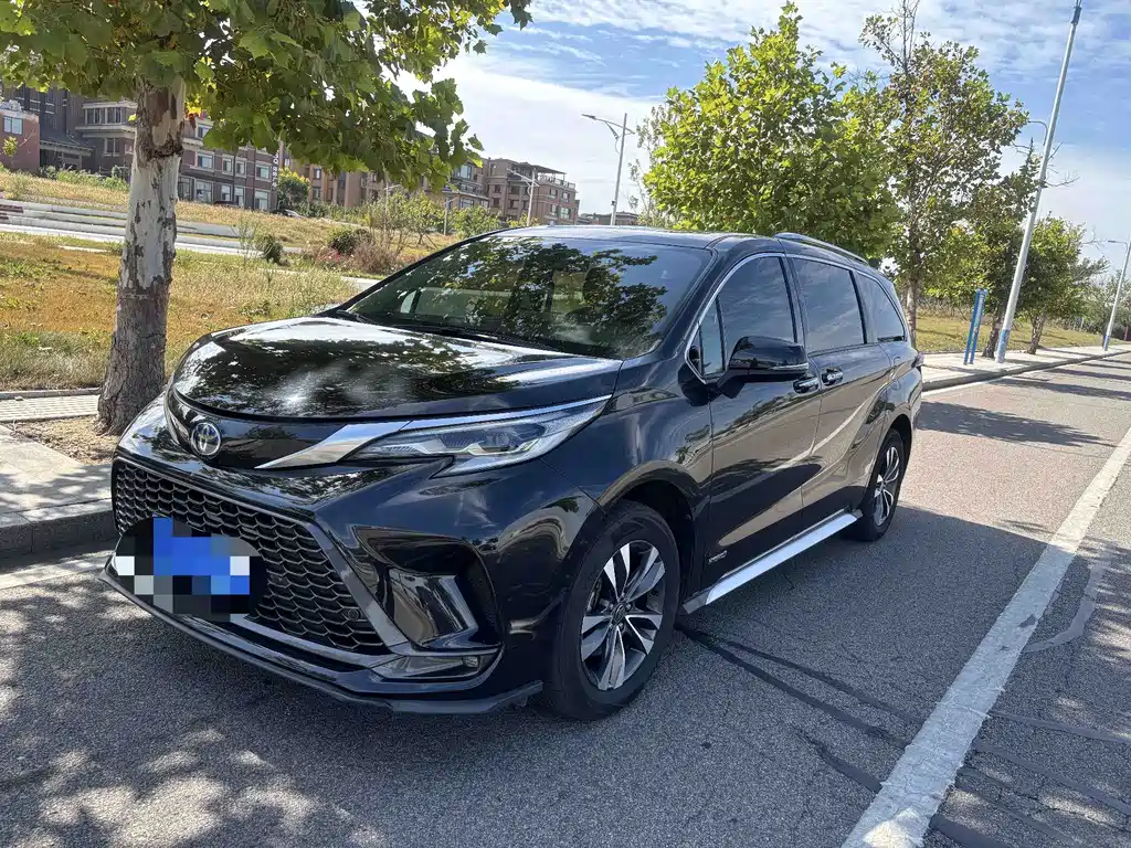 Toyota Granvia — фото 1
