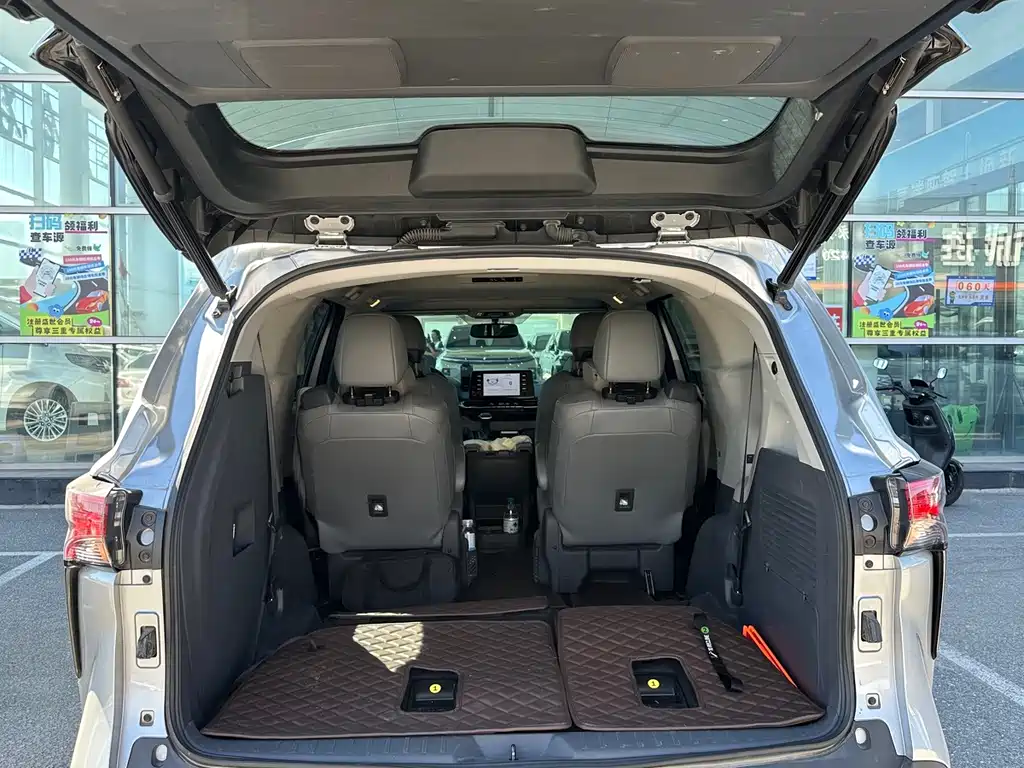Toyota Sienna — фото 13