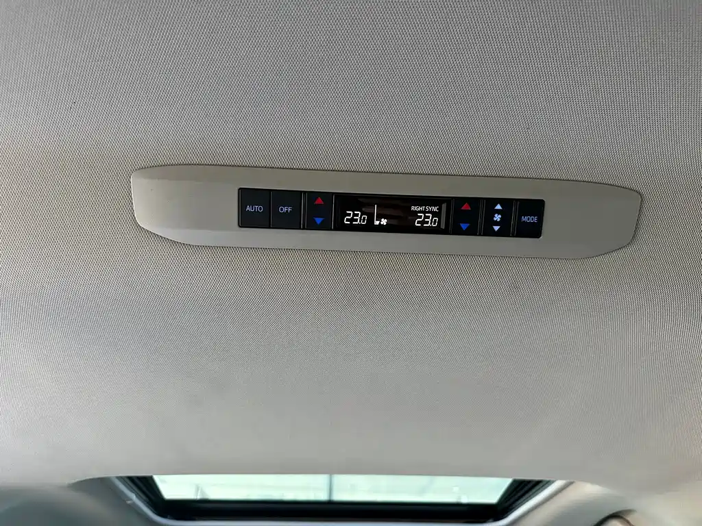 Toyota Sienna — фото 6