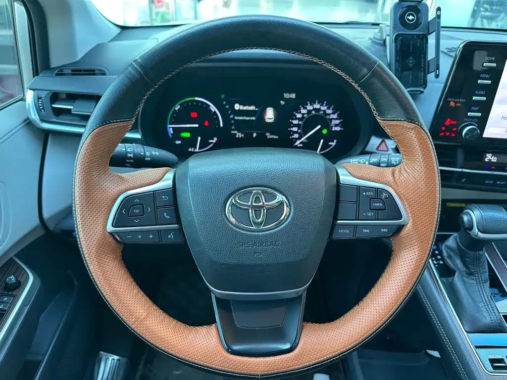Toyota Sienna — фото 8