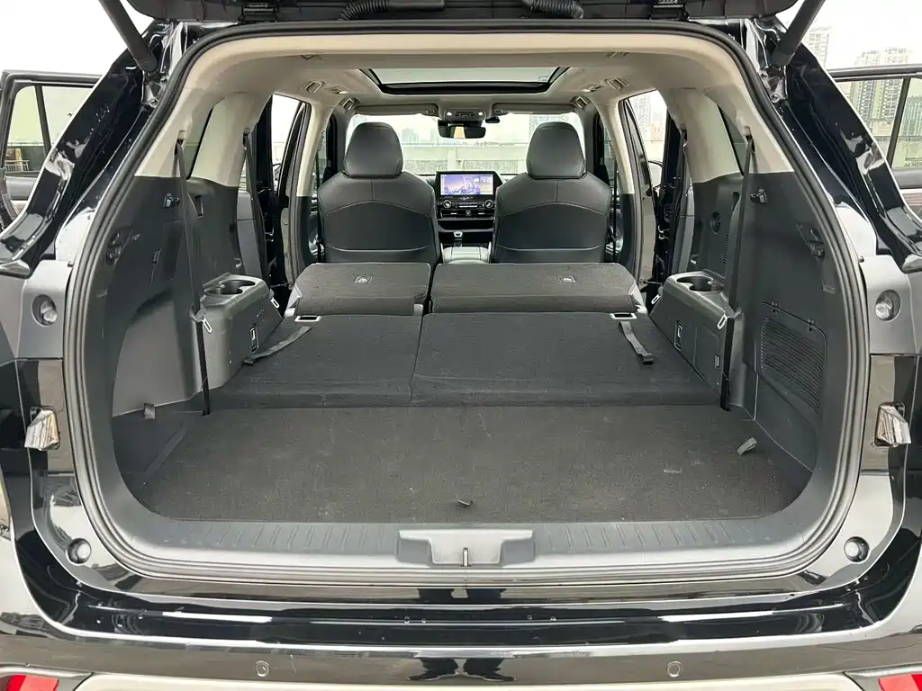 Toyota Highlander — фото 9