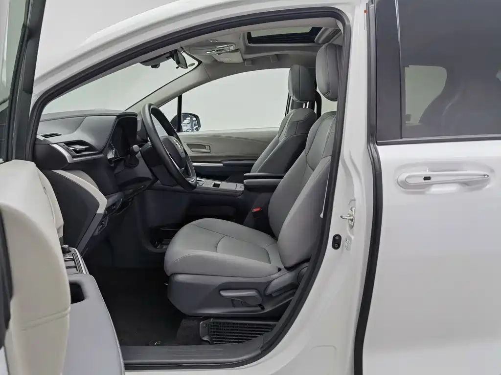 Toyota Granvia — фото 10
