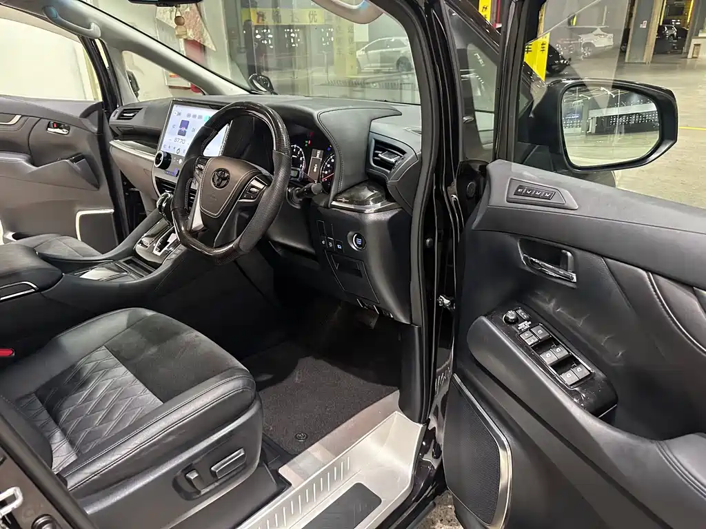 Toyota Vellfire — фото 3