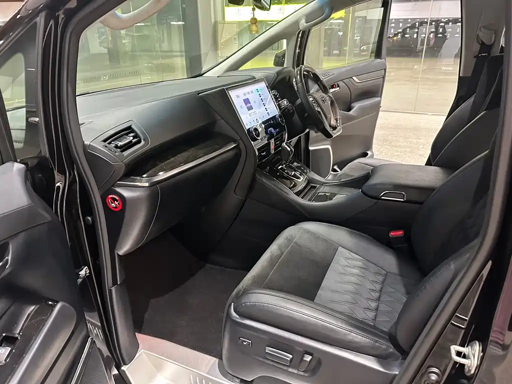 Toyota Vellfire — фото 4