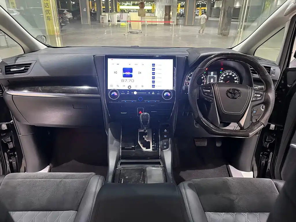 Toyota Vellfire — фото 5