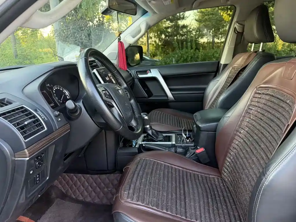 Toyota Prado — фото 10