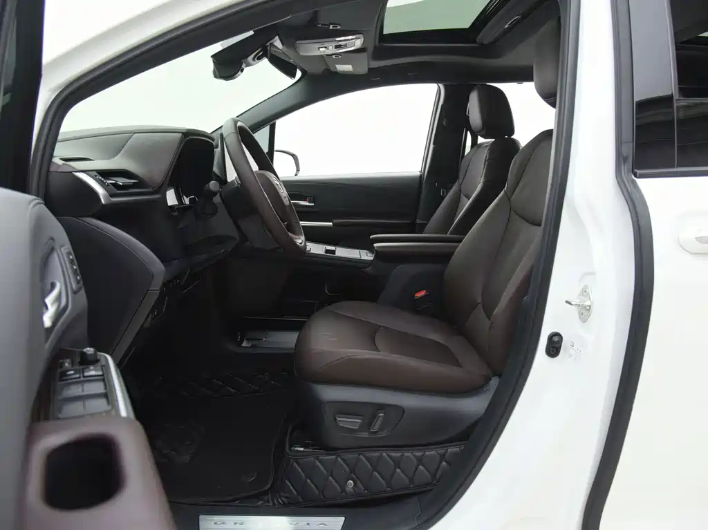 Toyota Granvia — фото 8