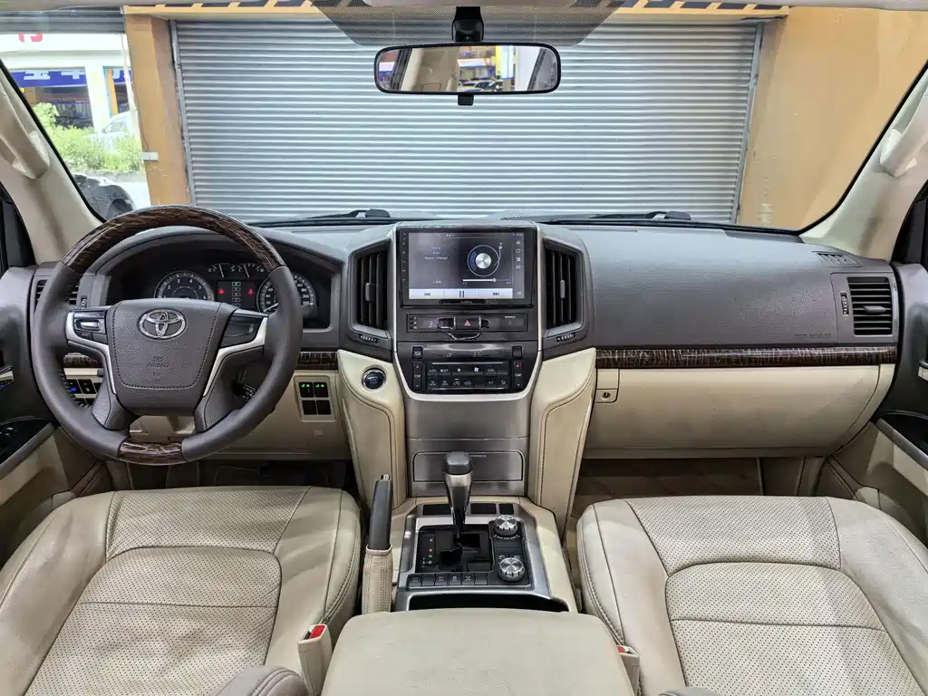 Toyota Land Cruiser — фото 10