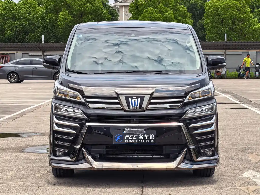 Toyota Vellfire — фото 2