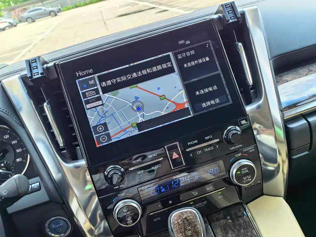Toyota Vellfire — фото 14