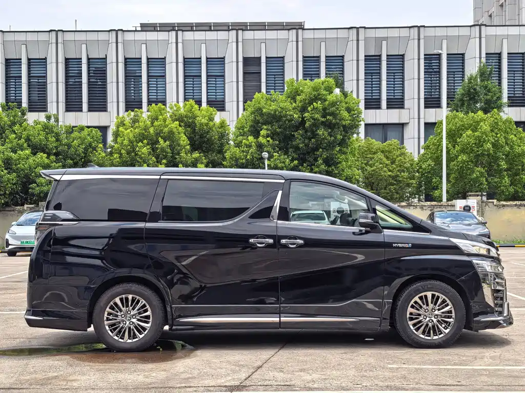 Toyota Vellfire — фото 3