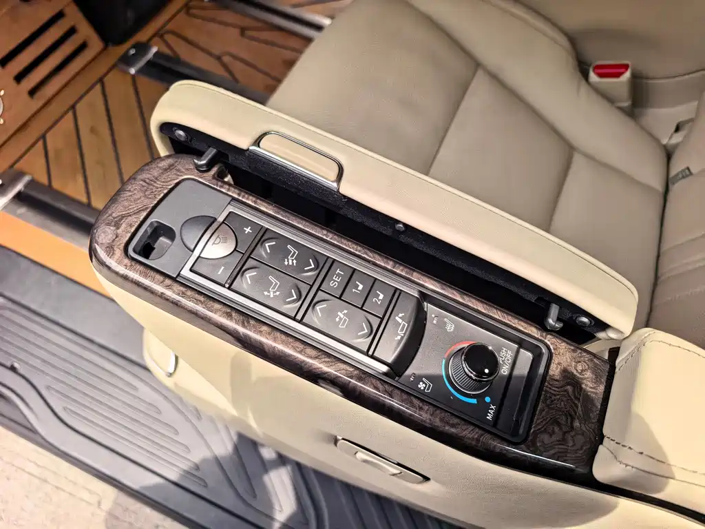 Toyota Vellfire — фото 21