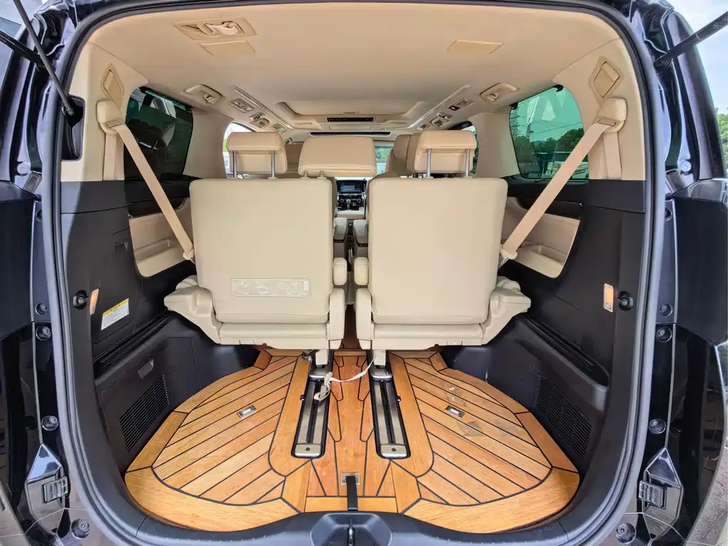 Toyota Vellfire — фото 24