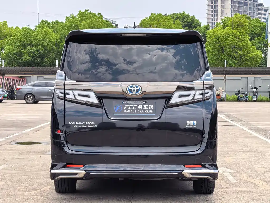 Toyota Vellfire — фото 4
