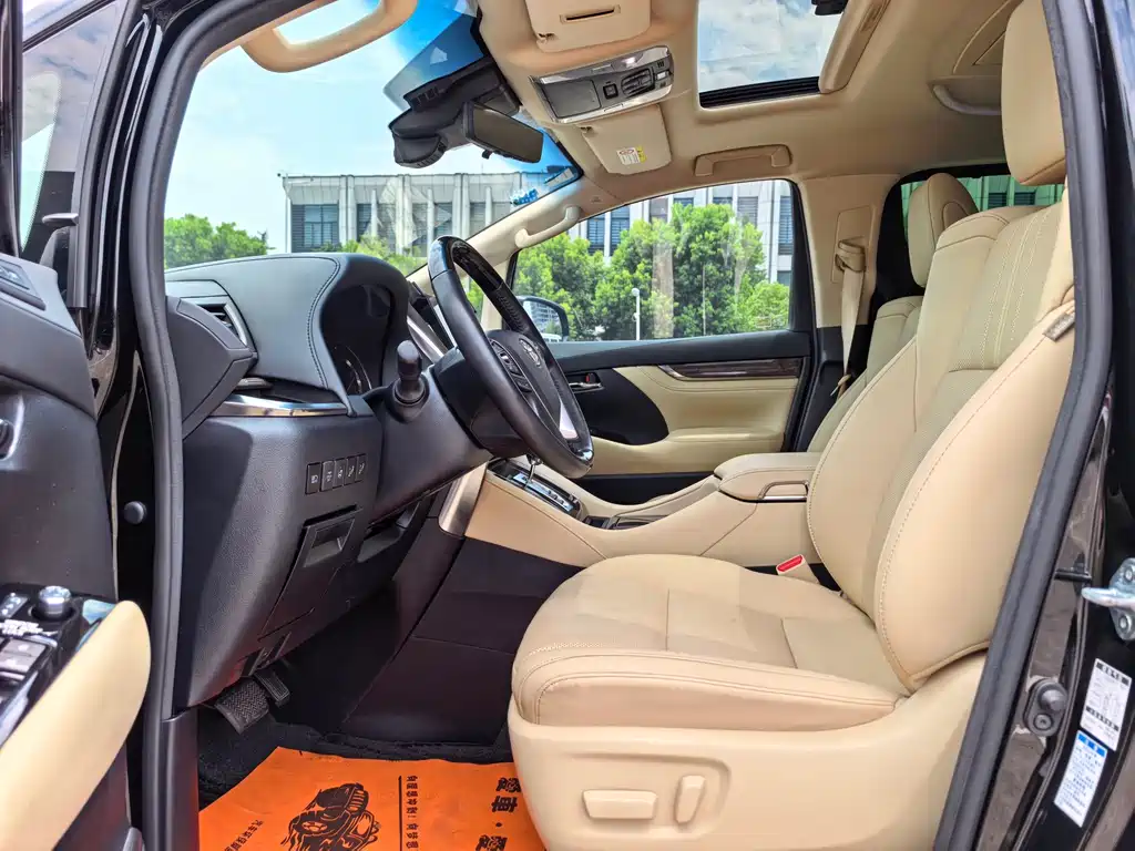 Toyota Vellfire — фото 6