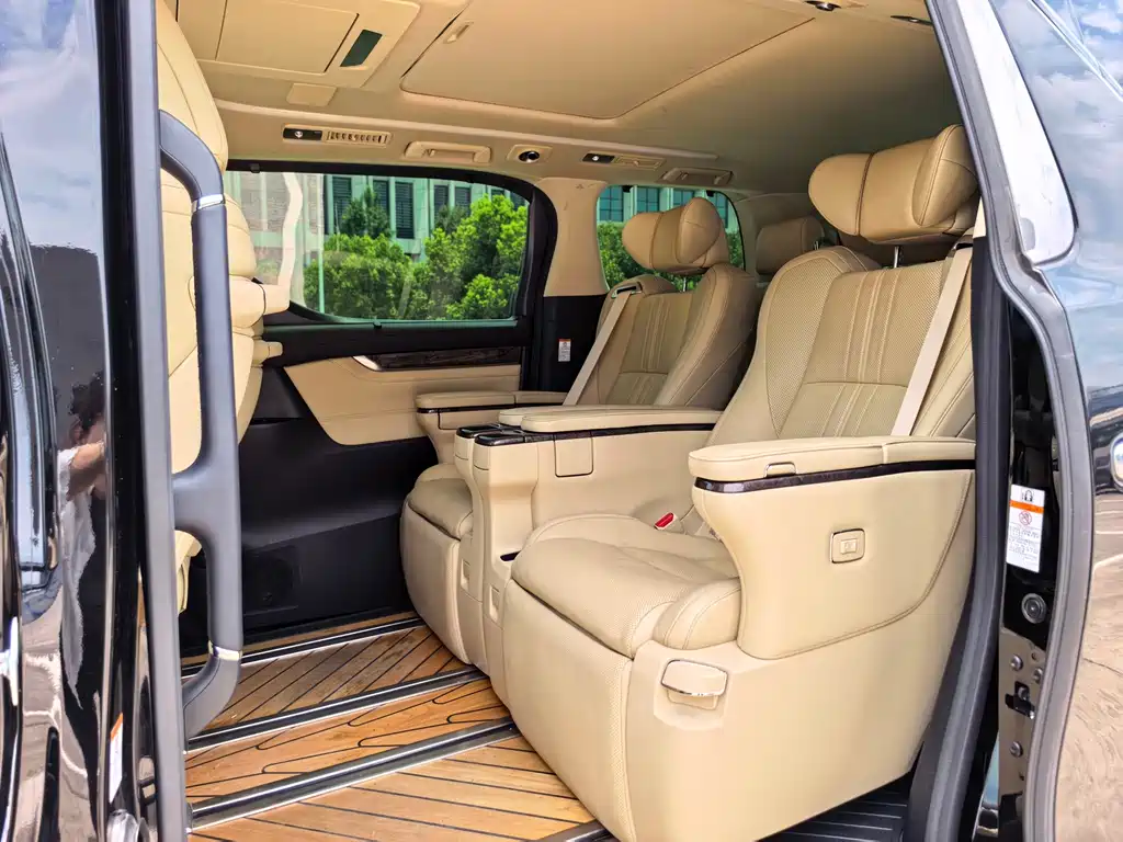 Toyota Vellfire — фото 7