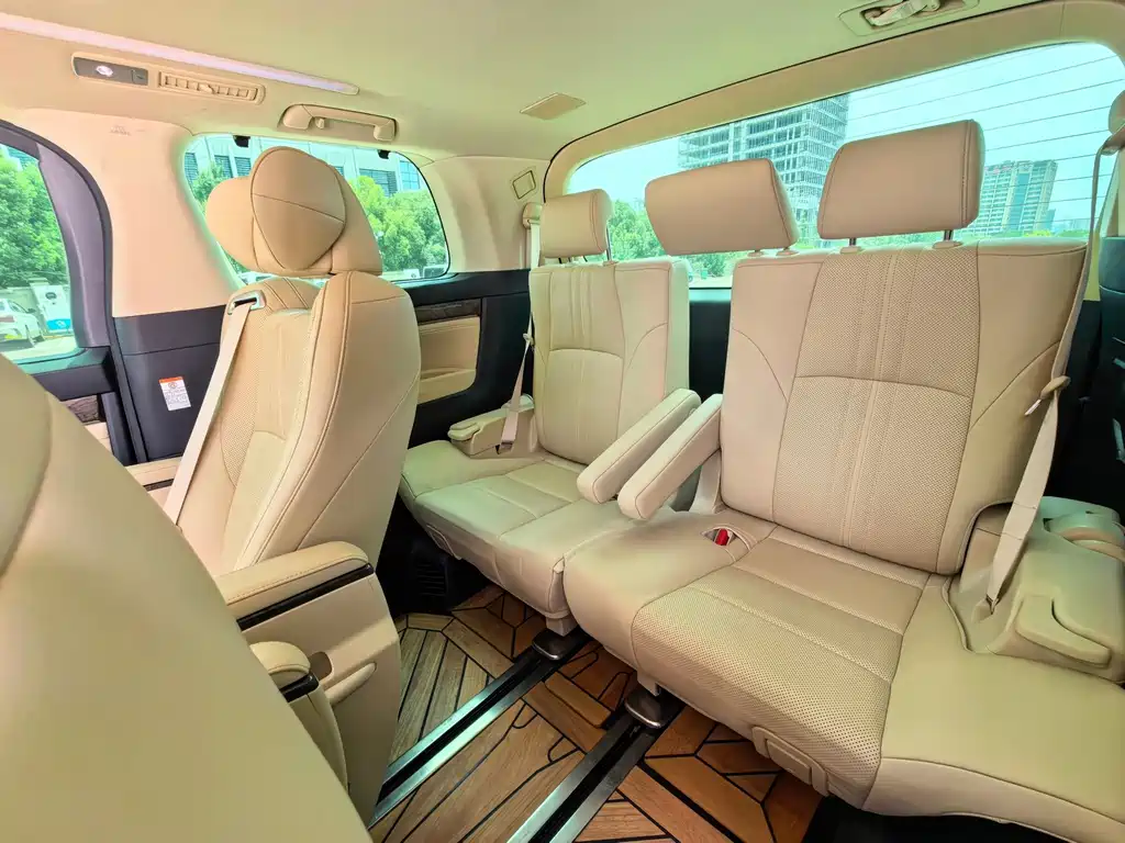 Toyota Vellfire — фото 10