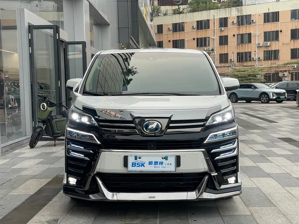 Toyota Vellfire — фото 2