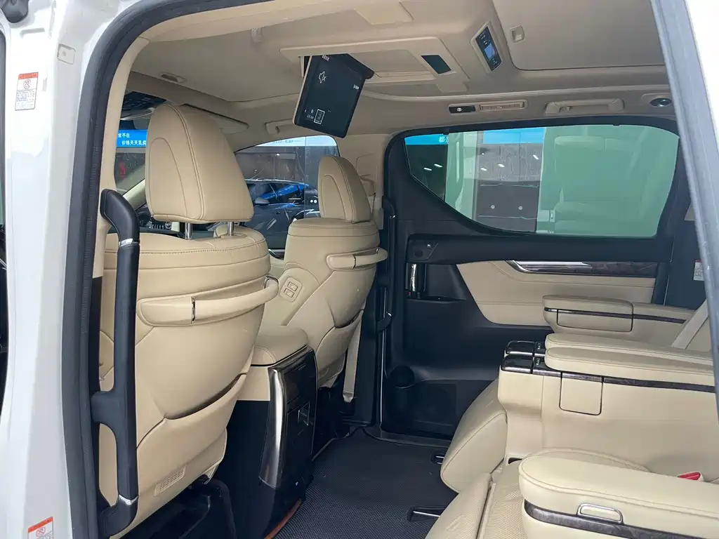 Toyota Vellfire — фото 13