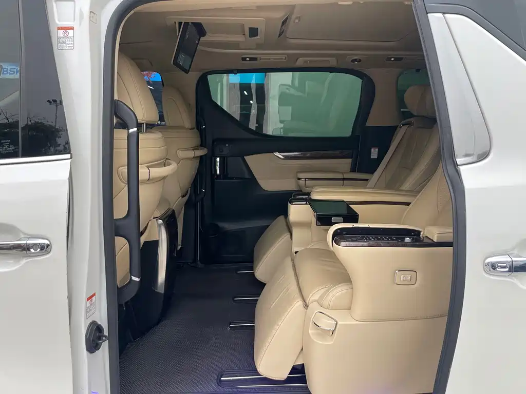 Toyota Vellfire — фото 15