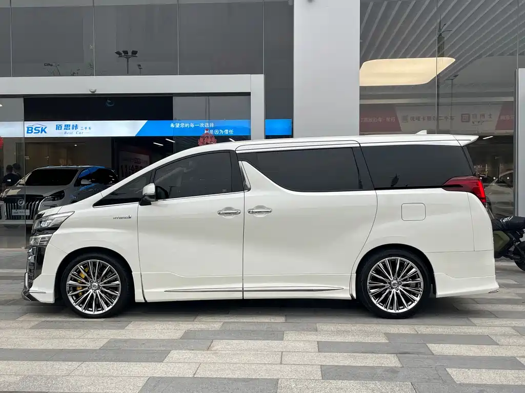 Toyota Vellfire — фото 3