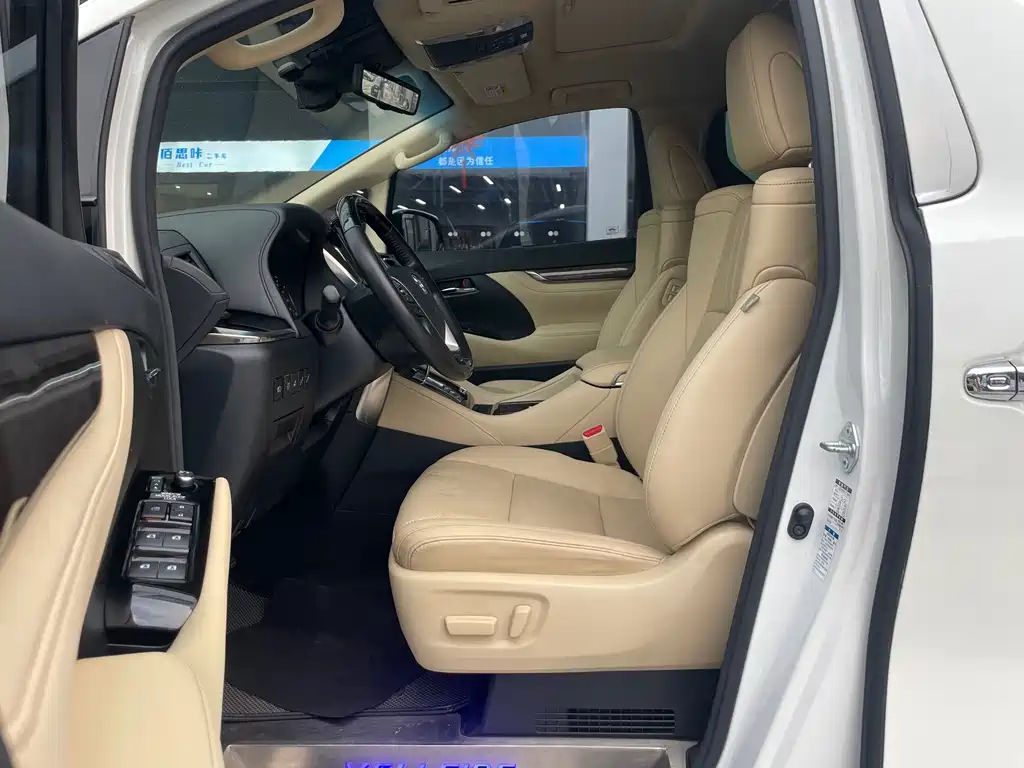 Toyota Vellfire — фото 5
