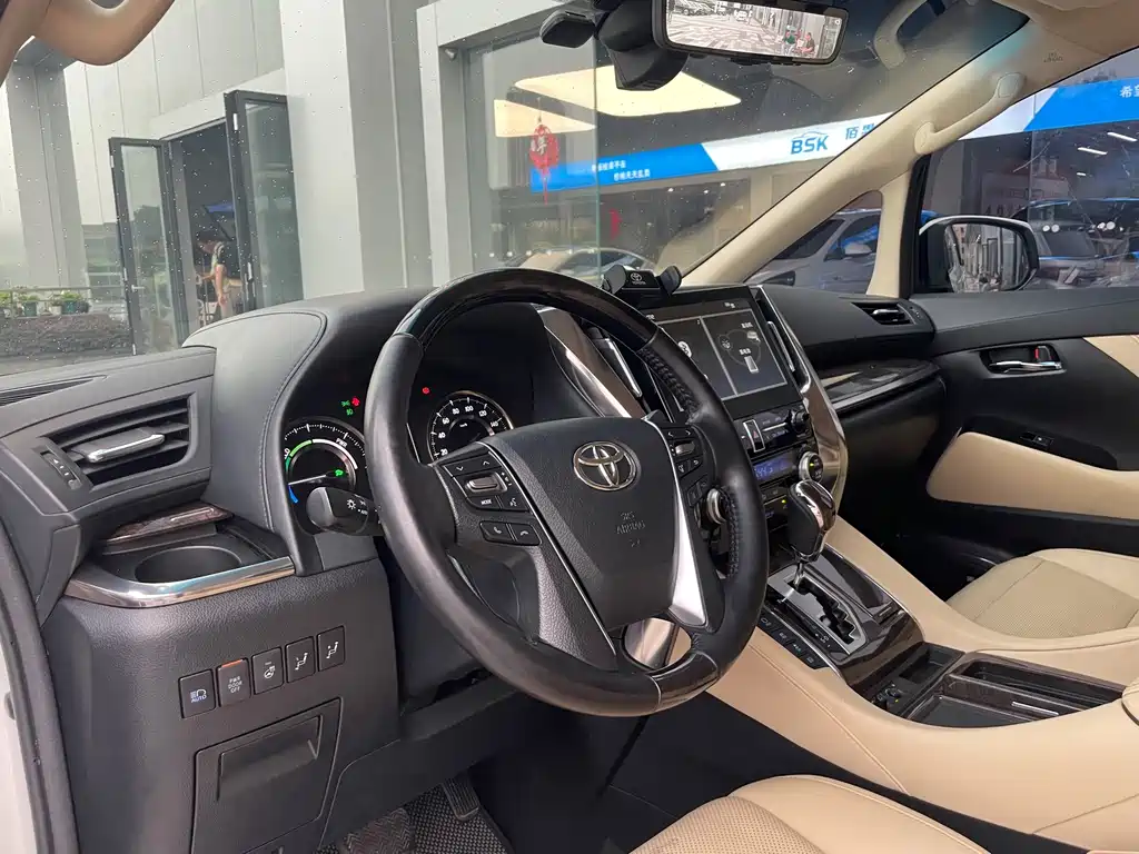 Toyota Vellfire — фото 6