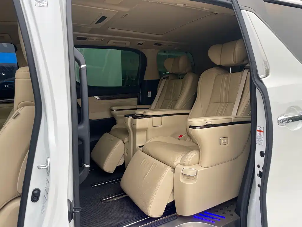 Toyota Vellfire — фото 7