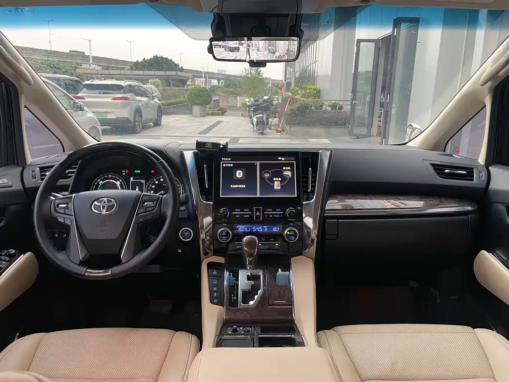 Toyota Vellfire — фото 8