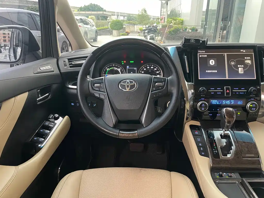 Toyota Vellfire — фото 9