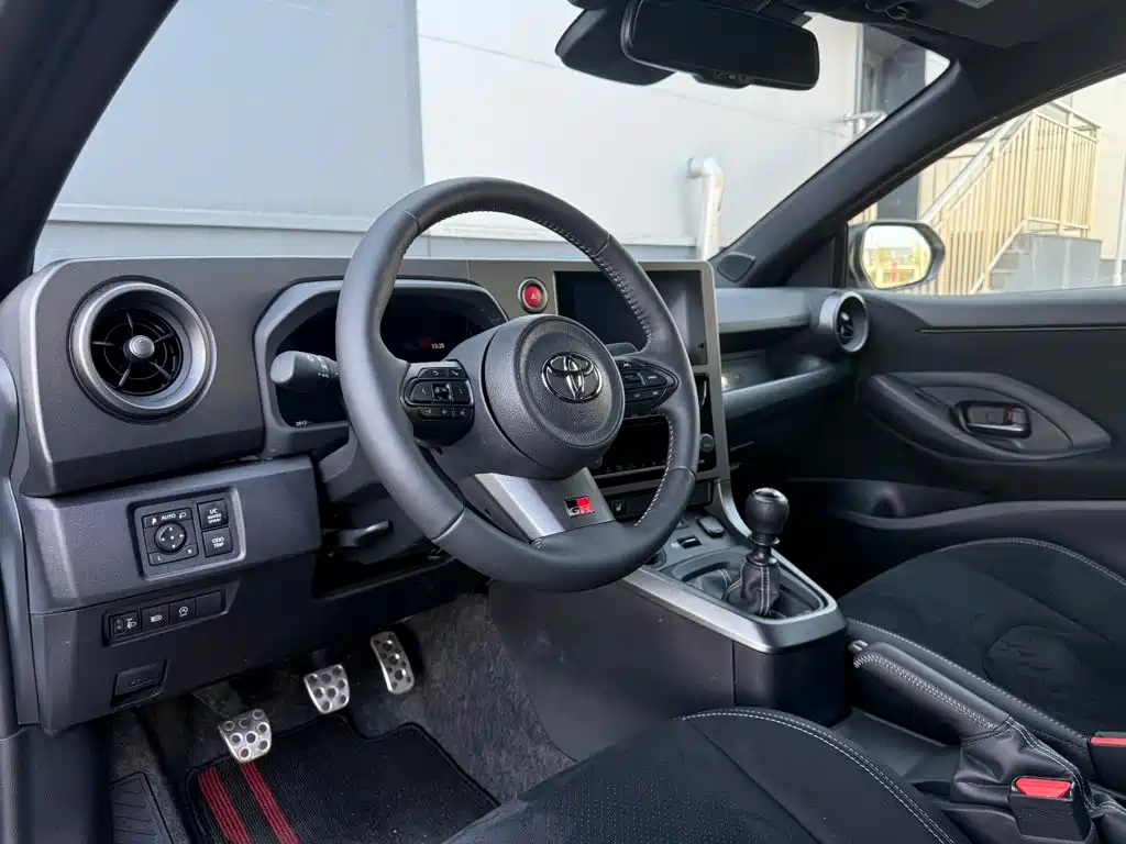 Toyota GR YARIS — фото 10