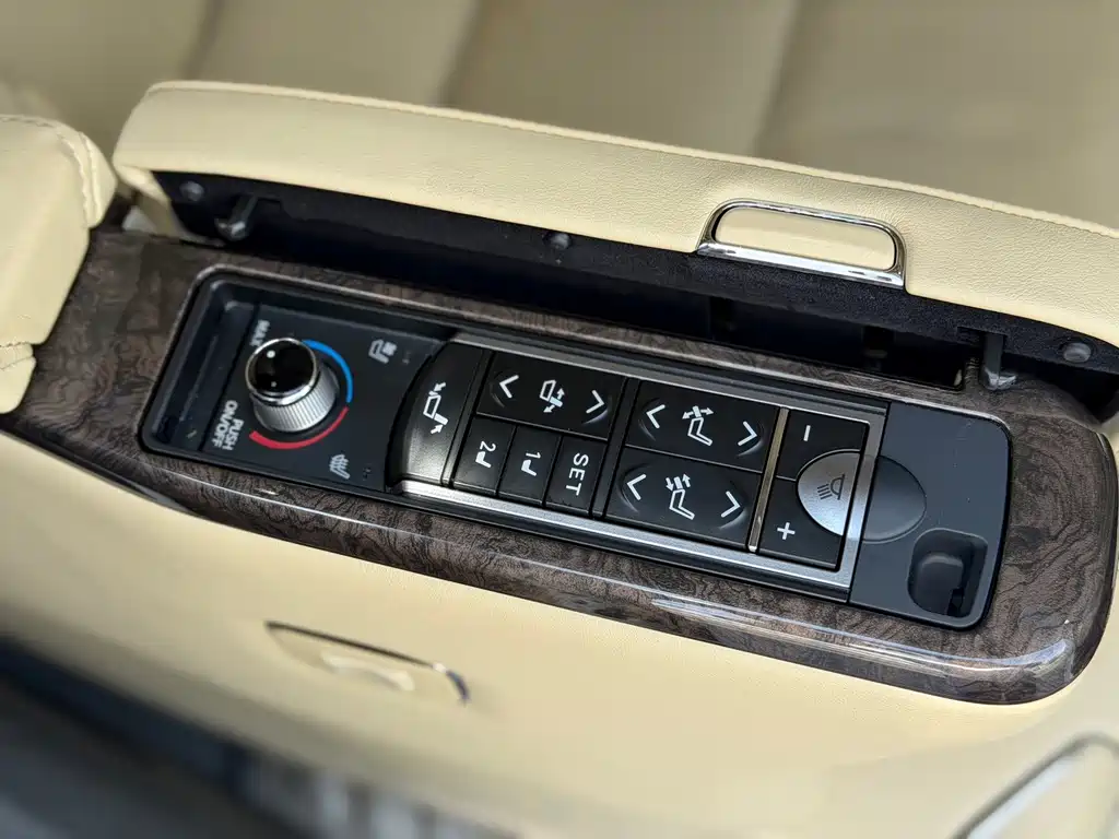 Toyota Alphard — фото 13