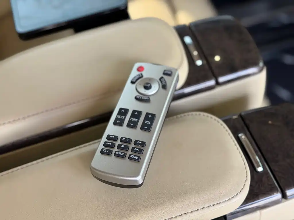 Toyota Alphard — фото 15