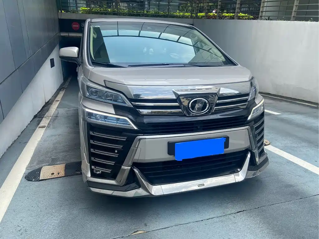 Toyota Vellfire — фото 2