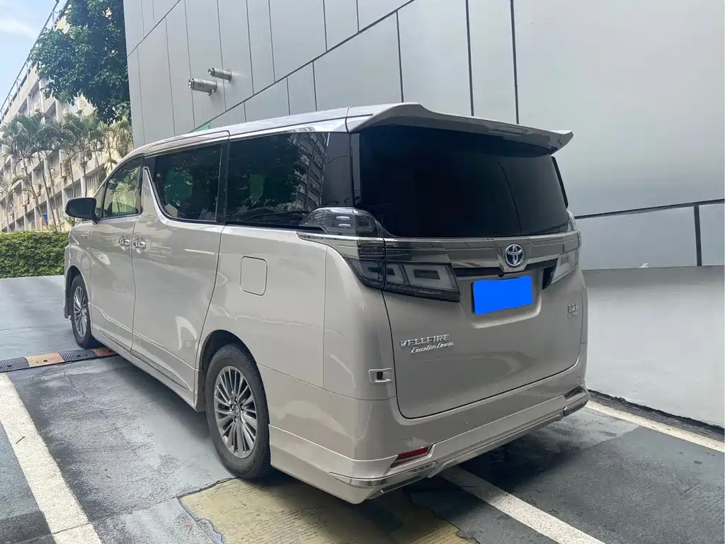 Toyota Vellfire — фото 4
