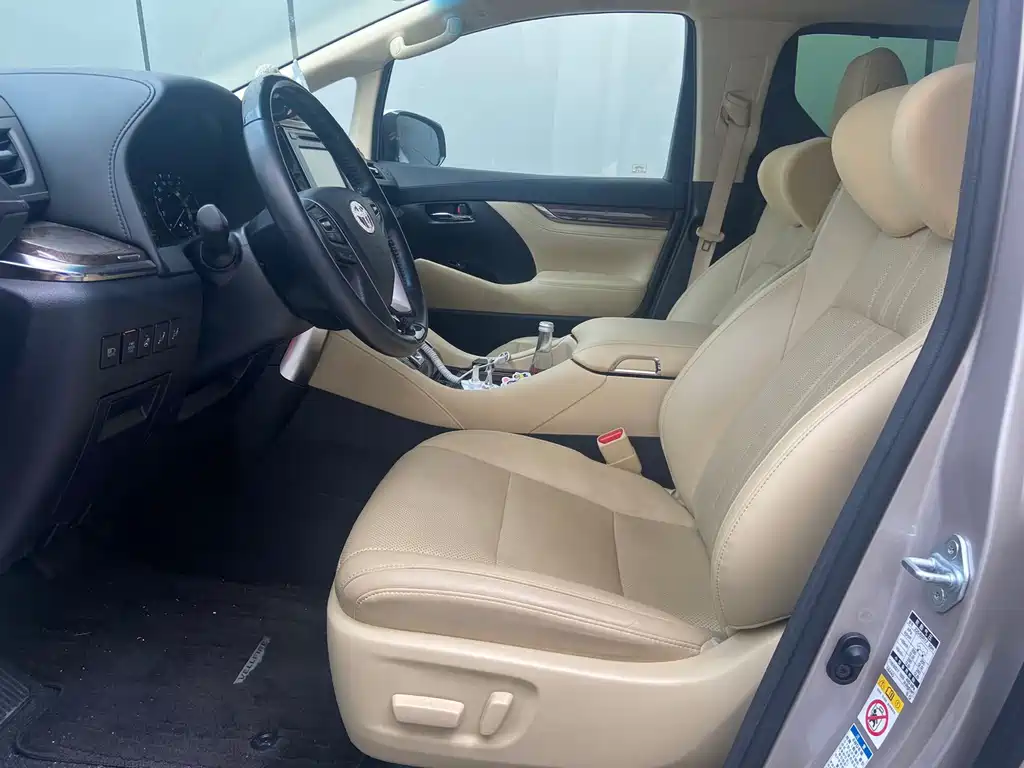 Toyota Vellfire — фото 6