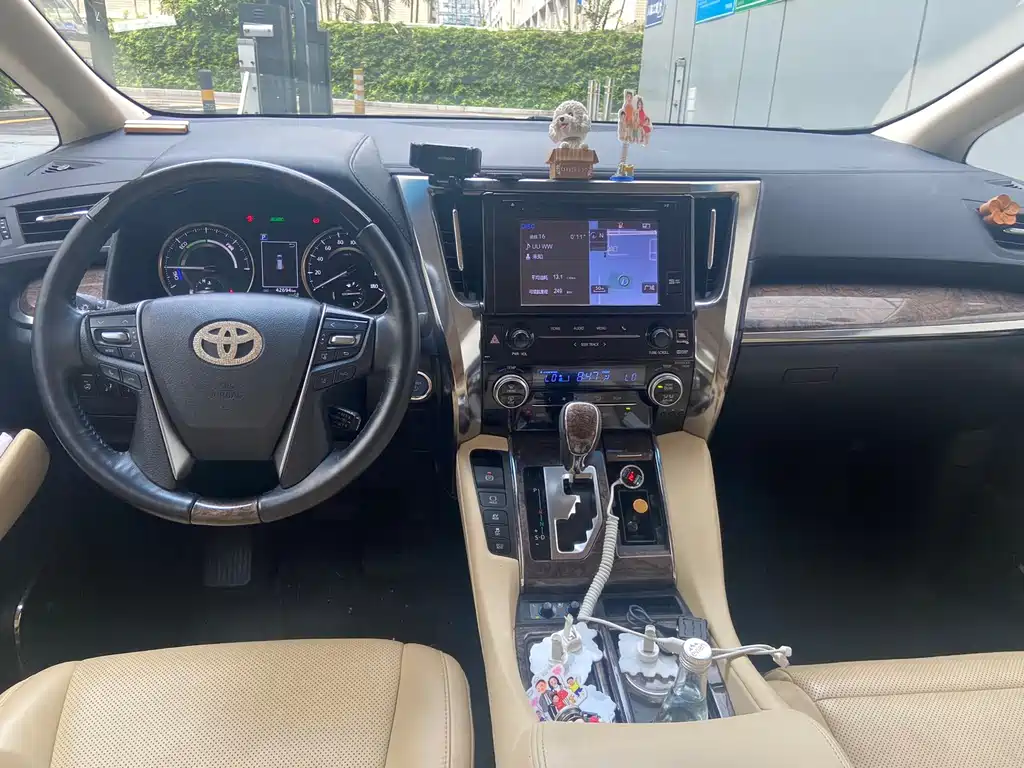 Toyota Vellfire — фото 7