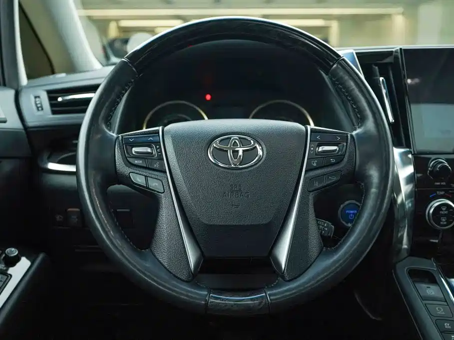 Toyota Vellfire — фото 17