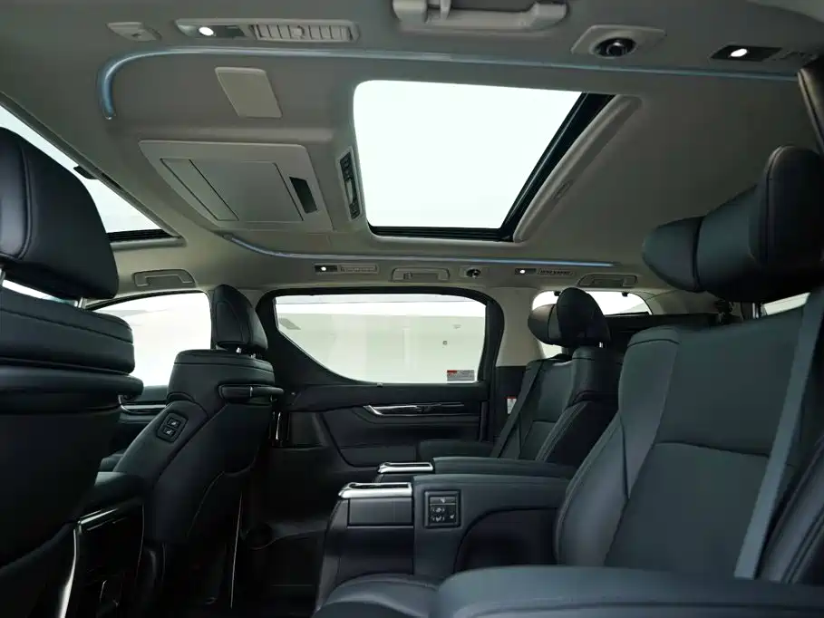 Toyota Vellfire — фото 20