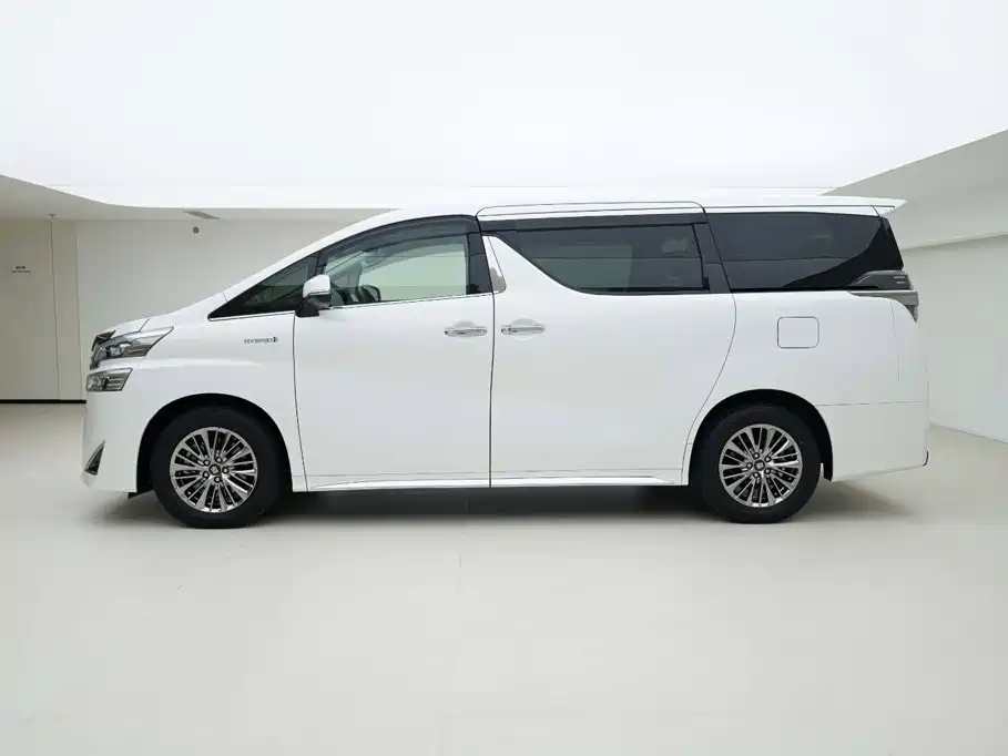 Toyota Vellfire — фото 3
