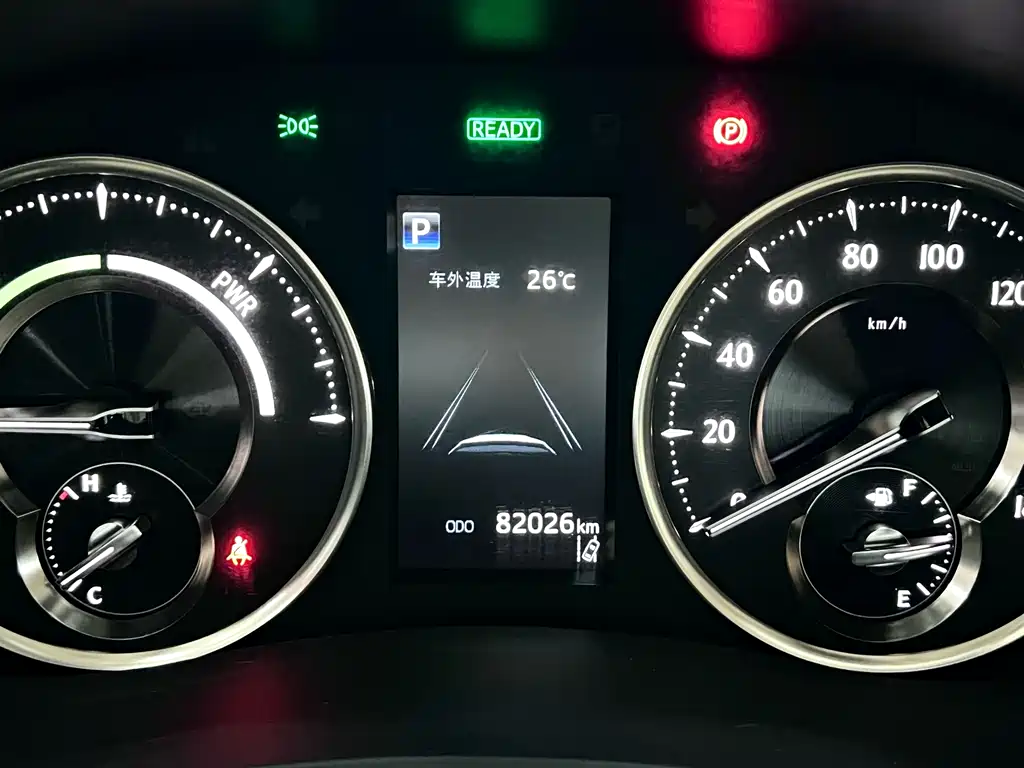 Toyota Alphard — фото 13