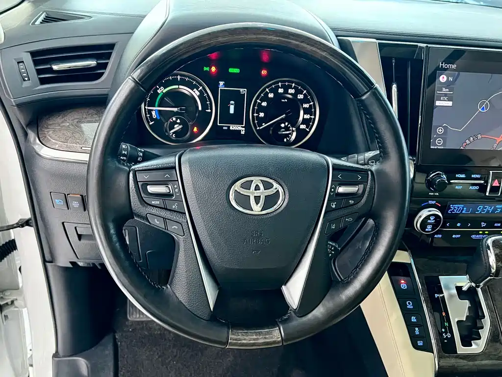 Toyota Alphard — фото 15