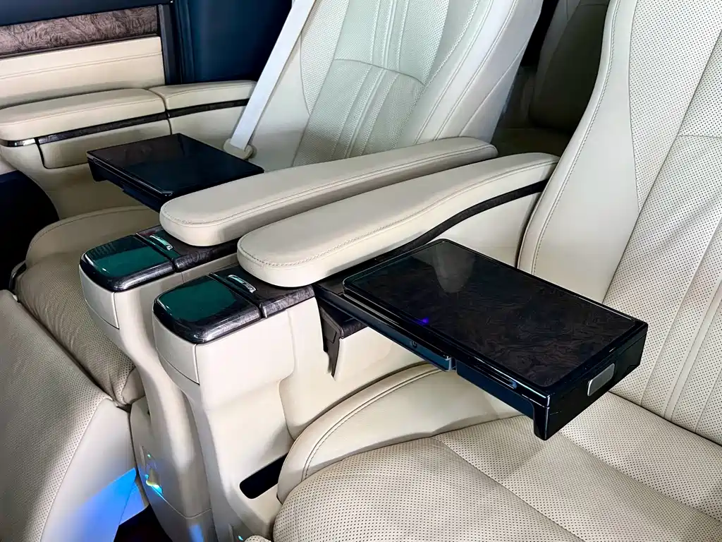 Toyota Alphard — фото 20