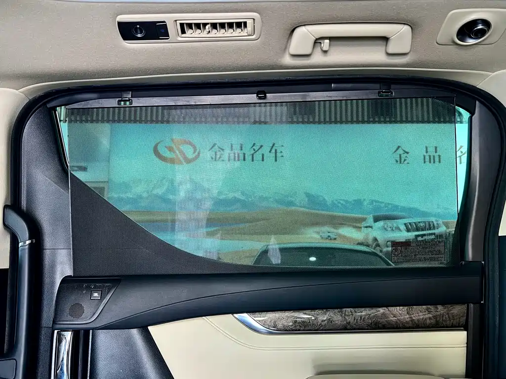 Toyota Alphard — фото 21