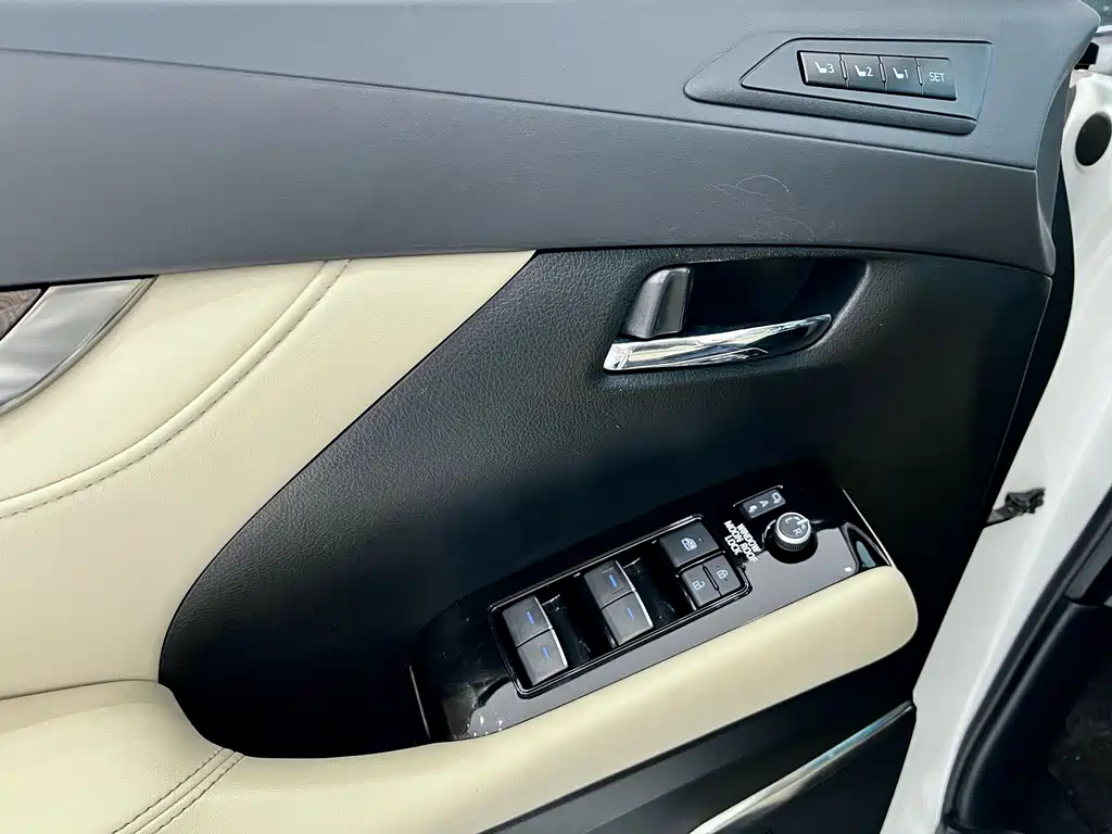 Toyota Alphard — фото 23
