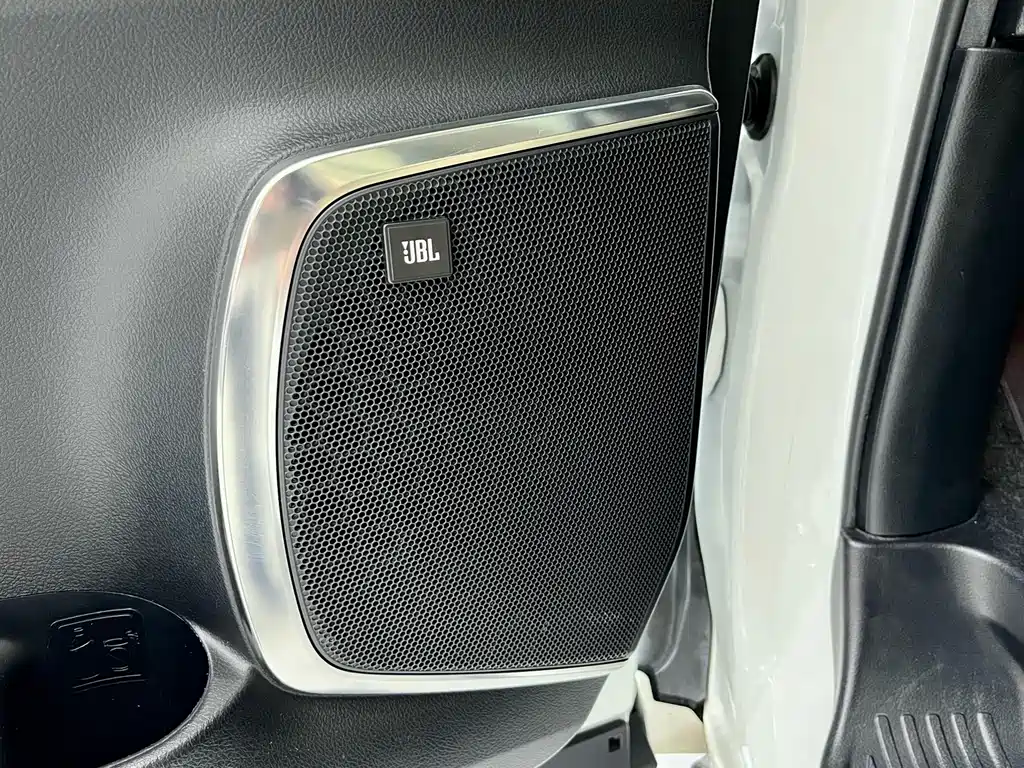 Toyota Alphard — фото 24