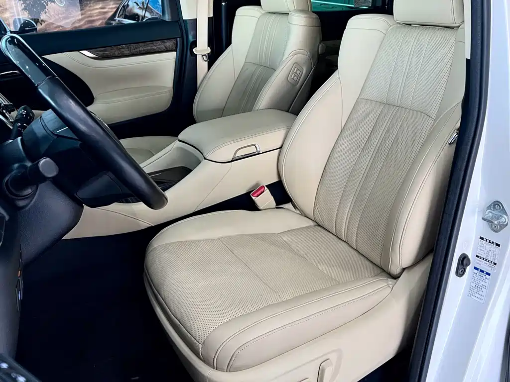 Toyota Alphard — фото 6
