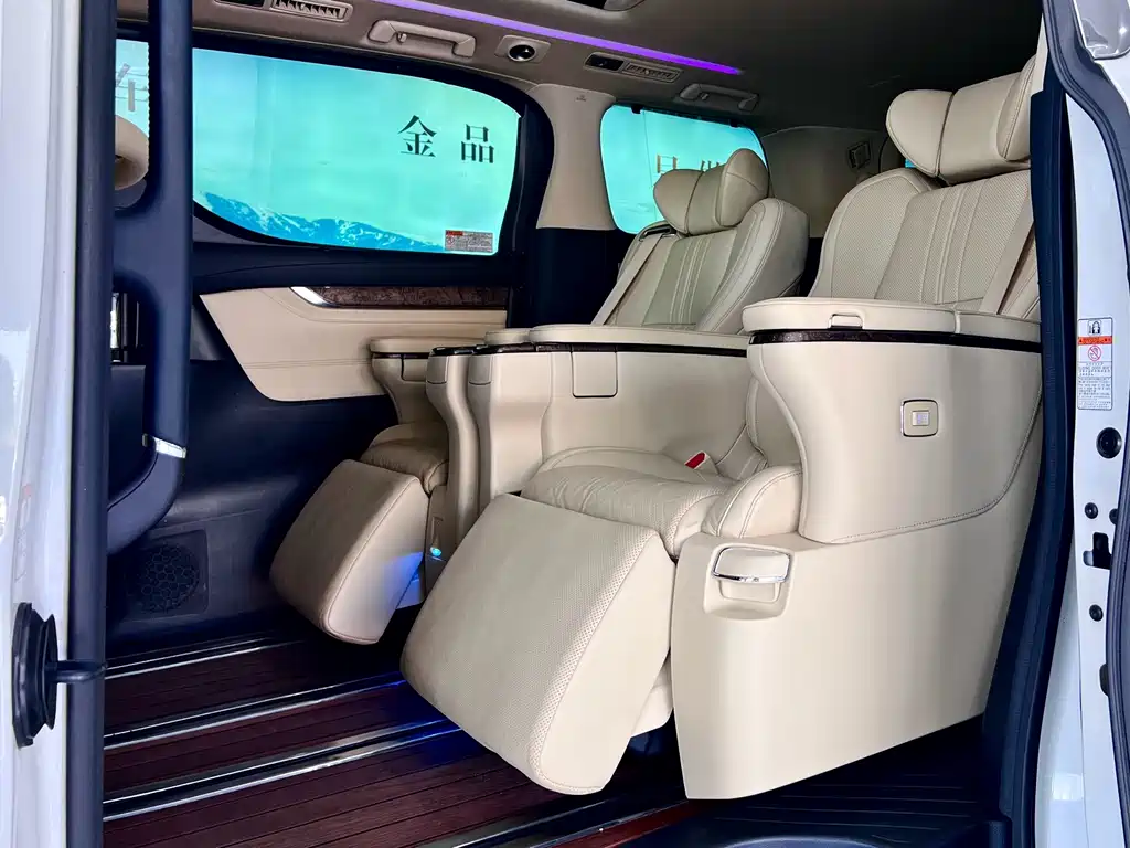 Toyota Alphard — фото 10
