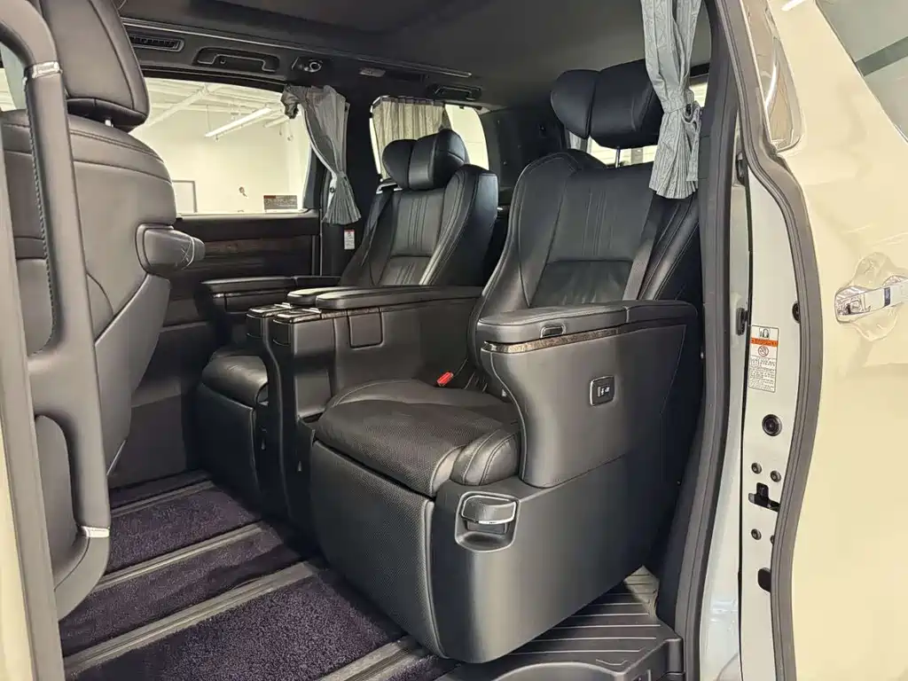 Toyota Alphard — фото 6